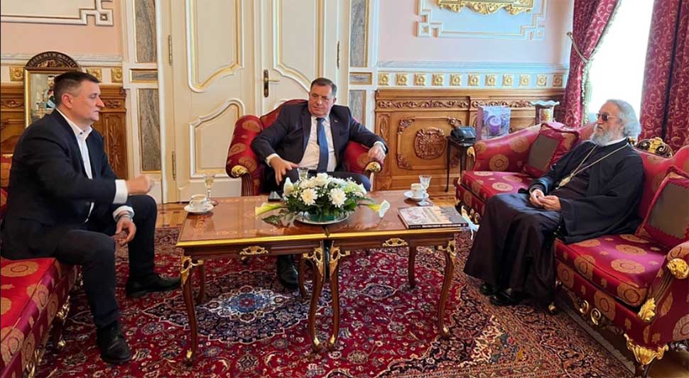 Dodik, Djaja i pop.jpg